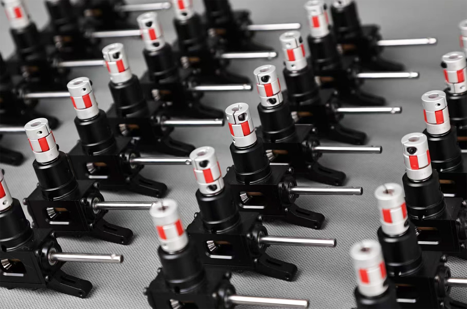 R2200W 白色R22 1/4.5比例像真机模型(图3)