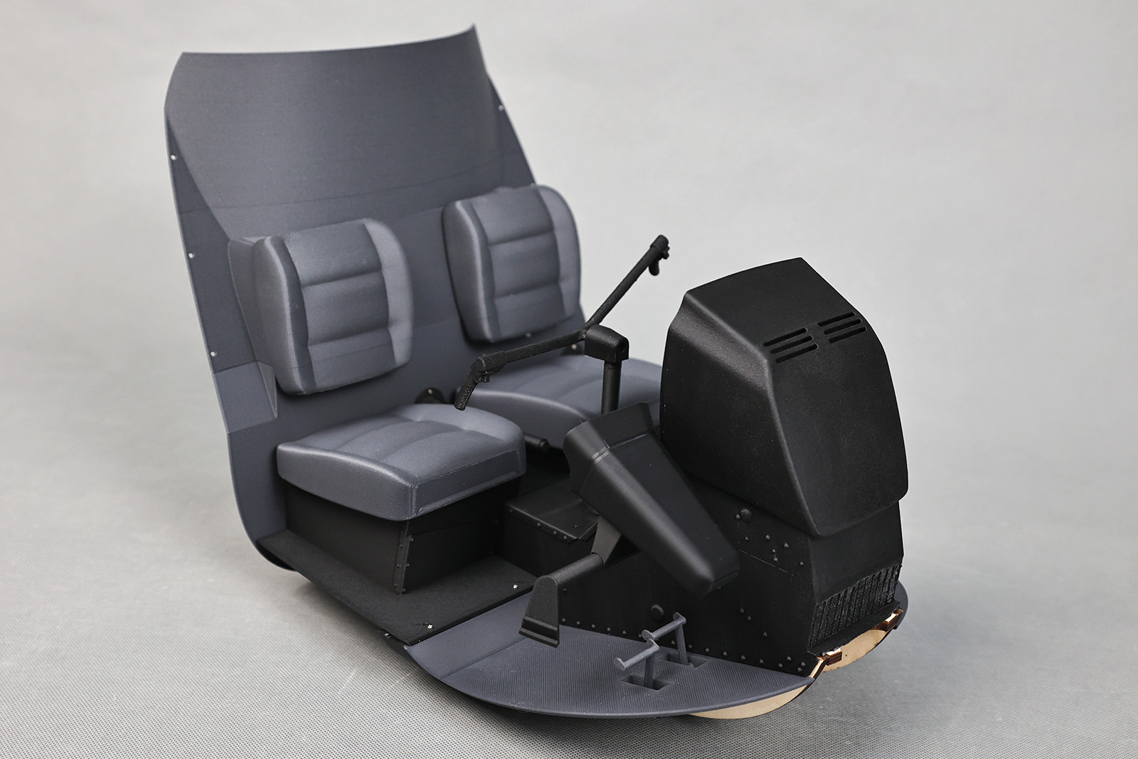 R22 座舱像真件 R22001(图3)