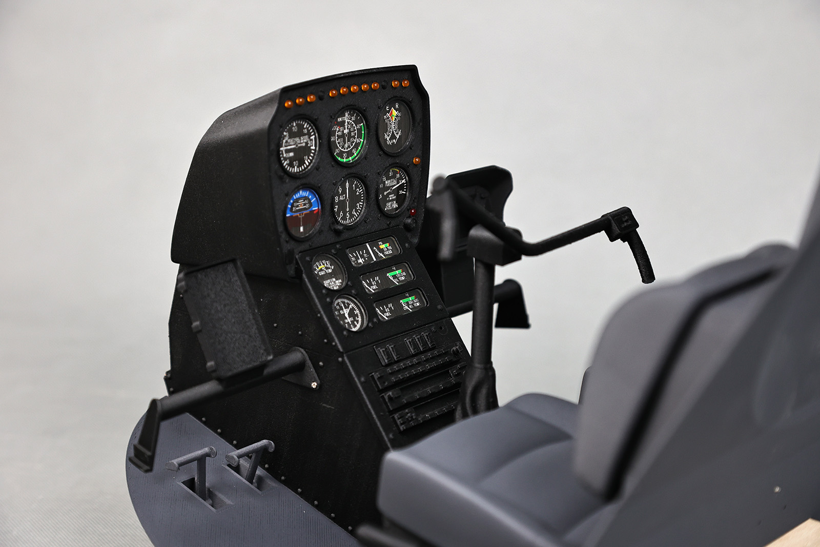 R22 座舱像真件 R22001(图2)