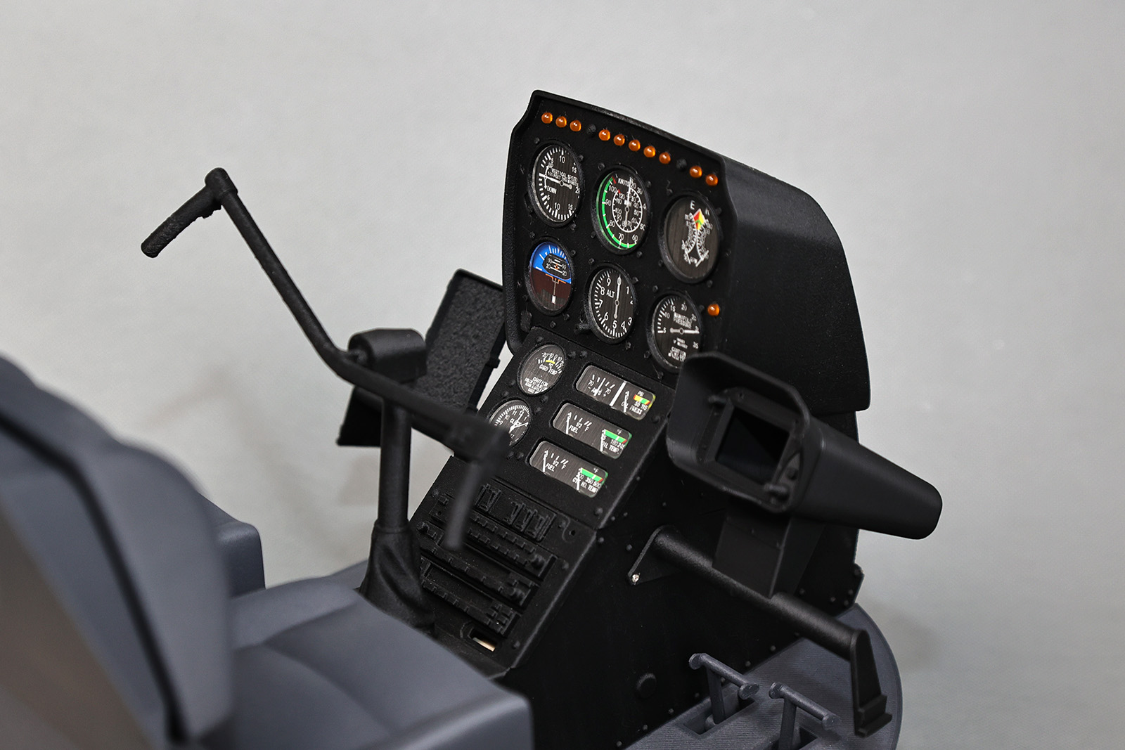 R22 座舱像真件 R22001(图5)